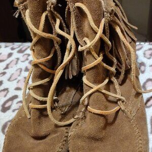 Minnetonka Fringed ankle boots